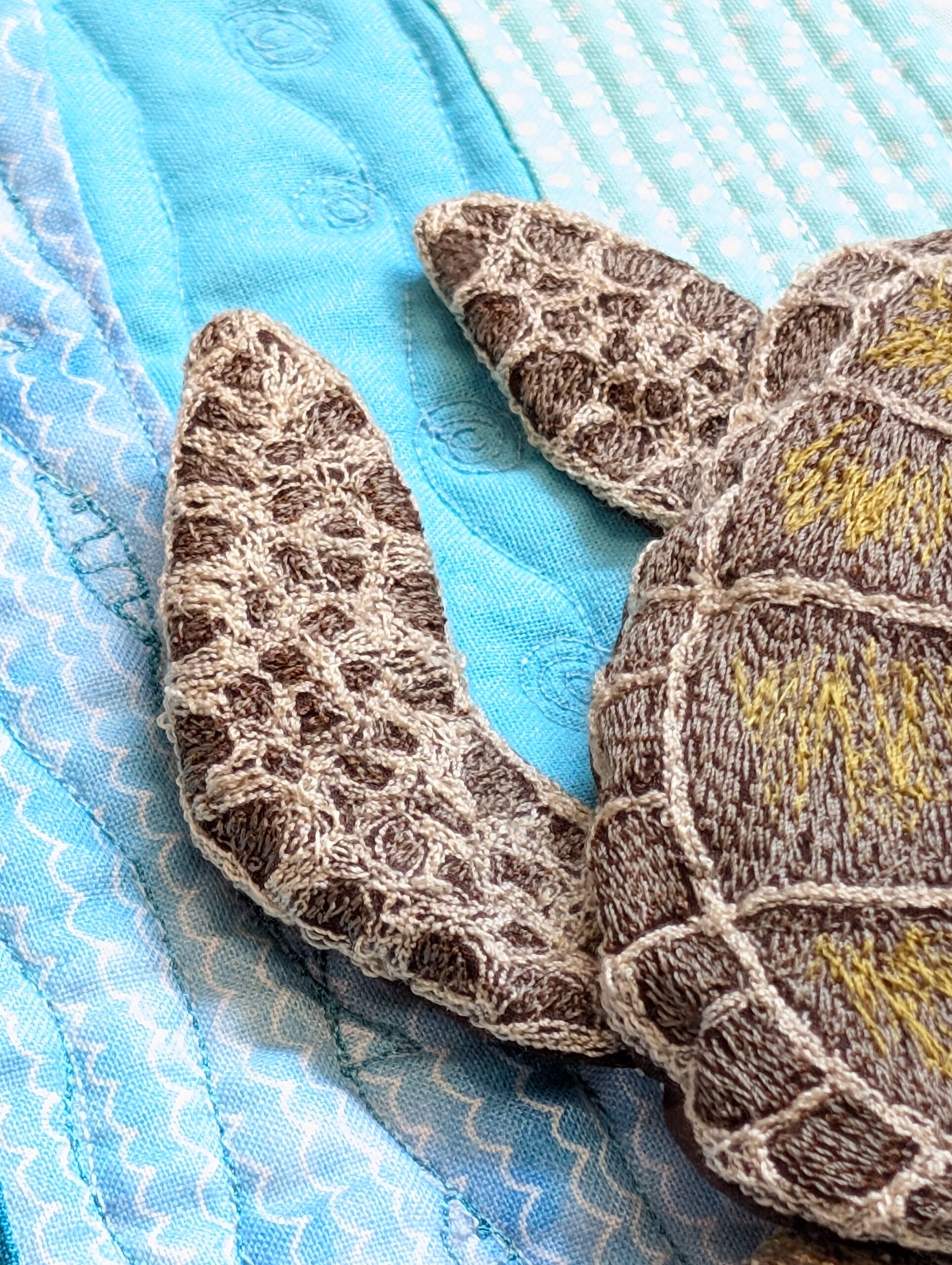 Free motion embroidery techniques on the Green Turtle legs- close up of Malvern Quilt Show 2026 - Award winning quilt 2026 - Pause and Enjoy... Reef Festivities - Beginners Award - Charlotte Greenman Art